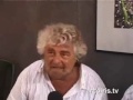 Il grande Beppe Grillo si fa beffe delle scie chimiche e dei "complottisti" in genere