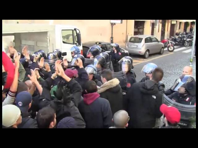Blocco Studentesco: Cariche polizia a corteo studenti a piazza del Popolo - 14 novembre
